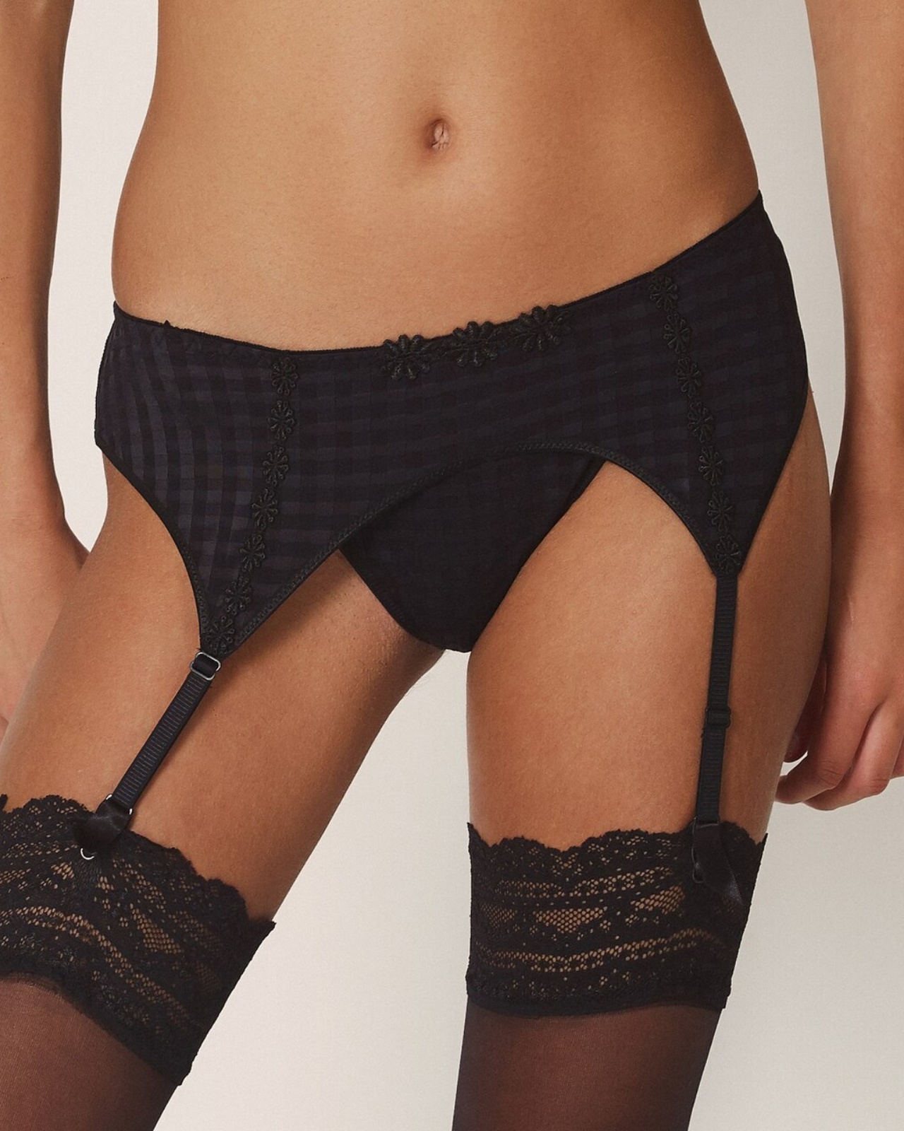 Old fashioned garter belts 15 Old fashioned garter belts 33